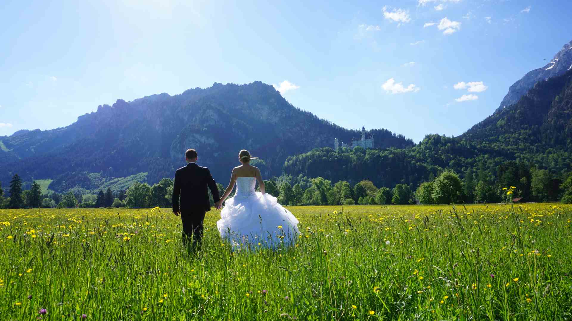 Brautpaar vor der Kulisse von Schloss Neuschwanstein