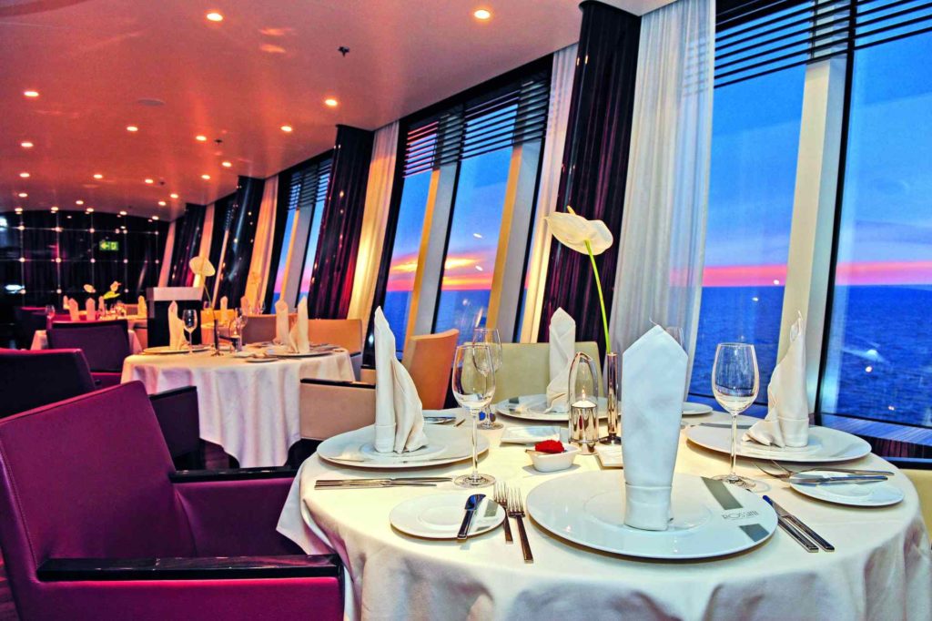 AIDA Rossini Restaurant mit Seeblick