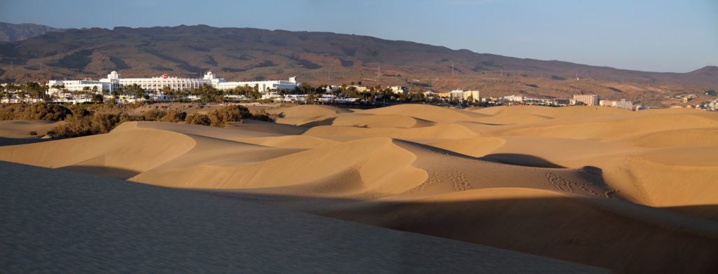 Dünen von Maspalomas mit angrenzenden Hotels