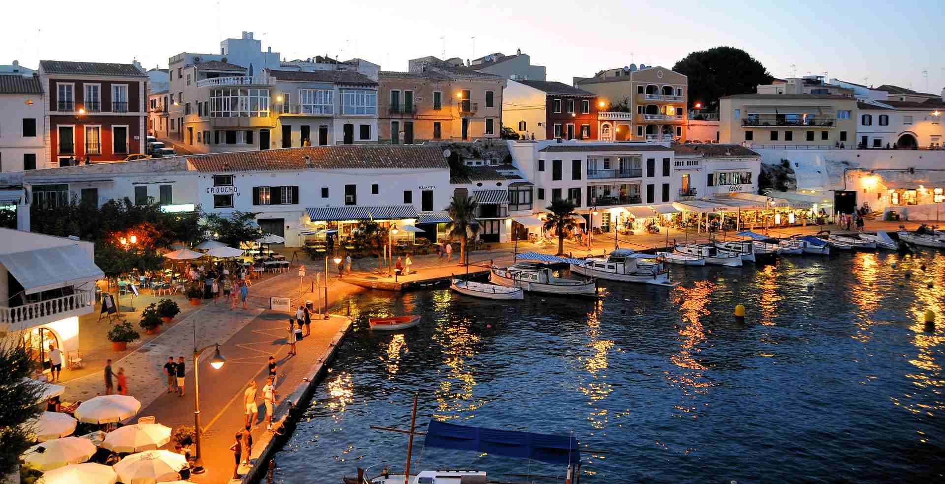 Hafenpromenade von Es Castell auf Menorca