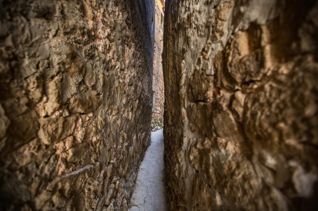 Schmalste Straße der Welt auf Krk