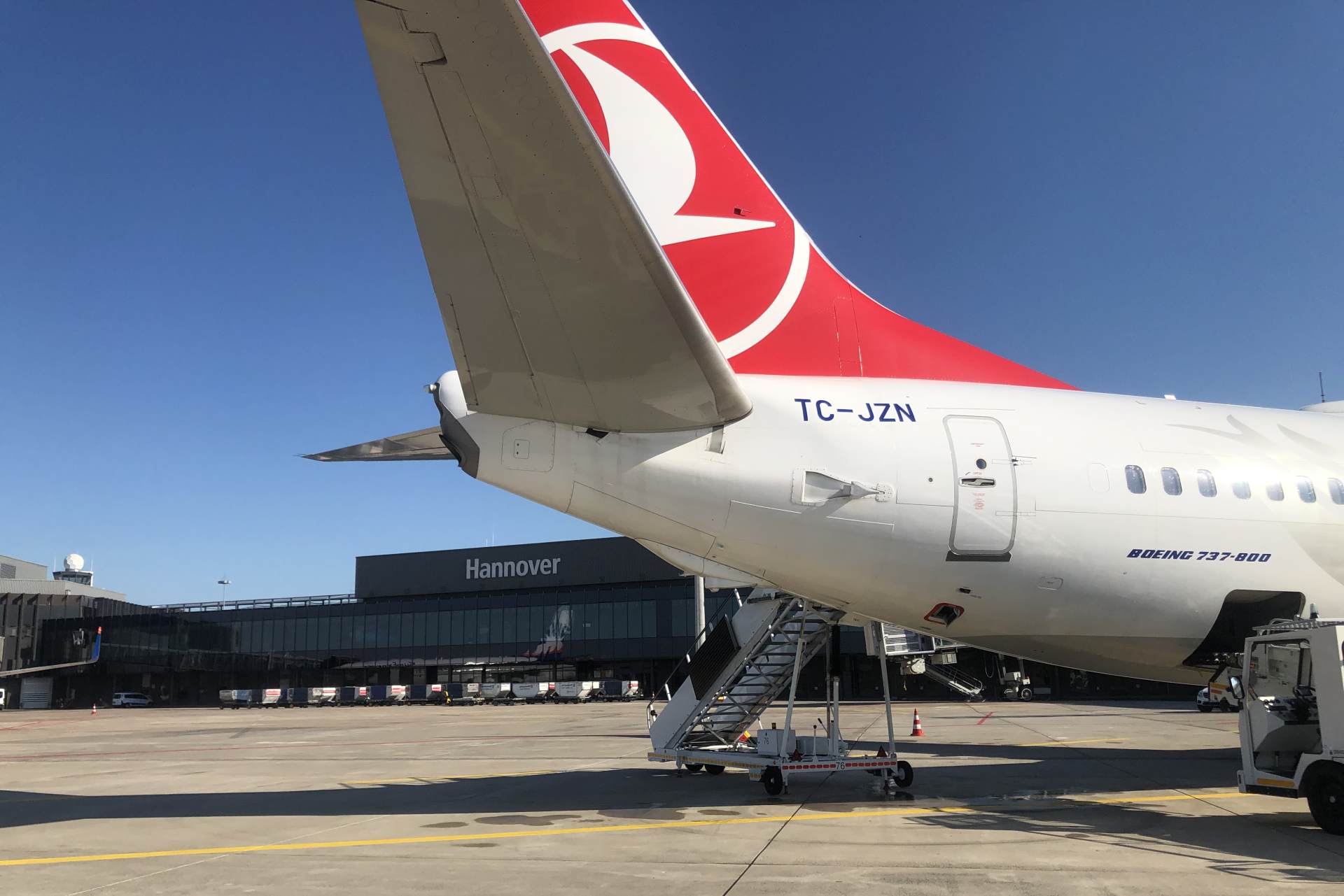 AnadoluJet Boeing 737 erste Abfertigung Terminal C Flughafen Hannover