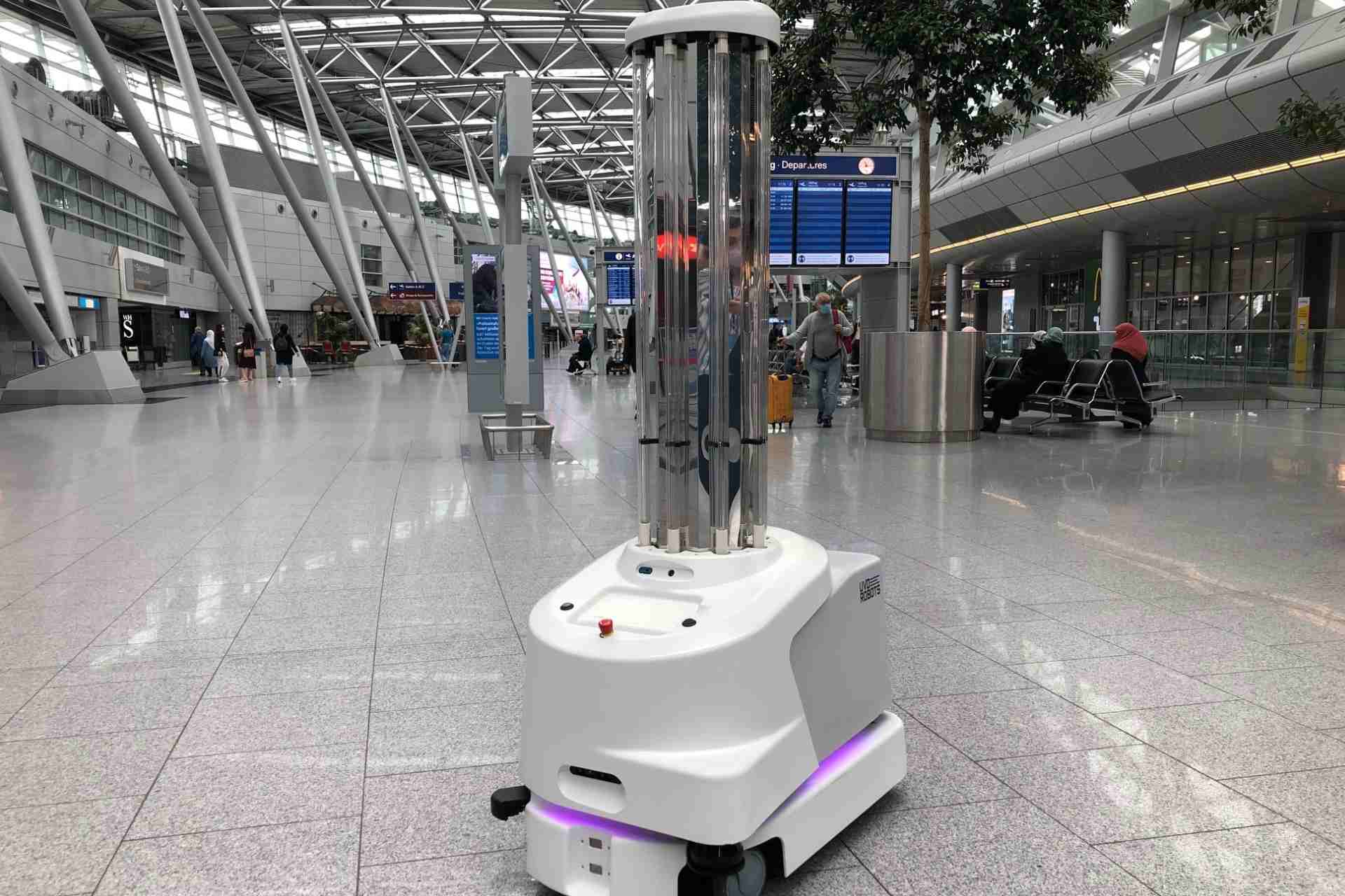 Desinfektionsroboter am Flughafen Düsseldorf