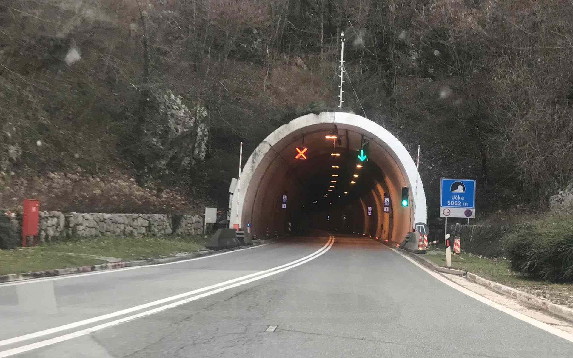 Einfahrt Učka Tunnel Kroatien