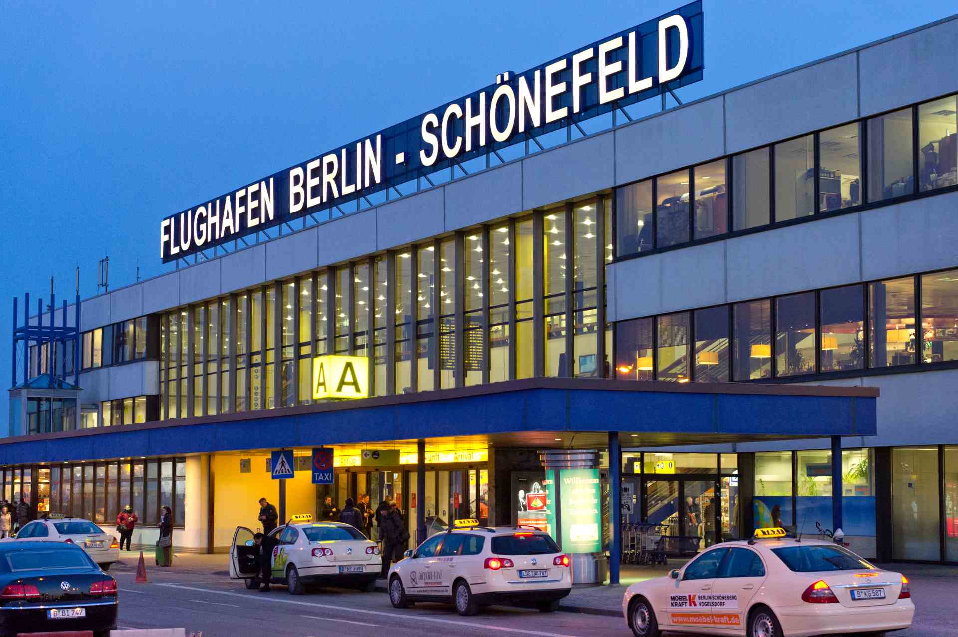 Flughafen Berlin-Schönefeld Vorfahrt Terminal A
