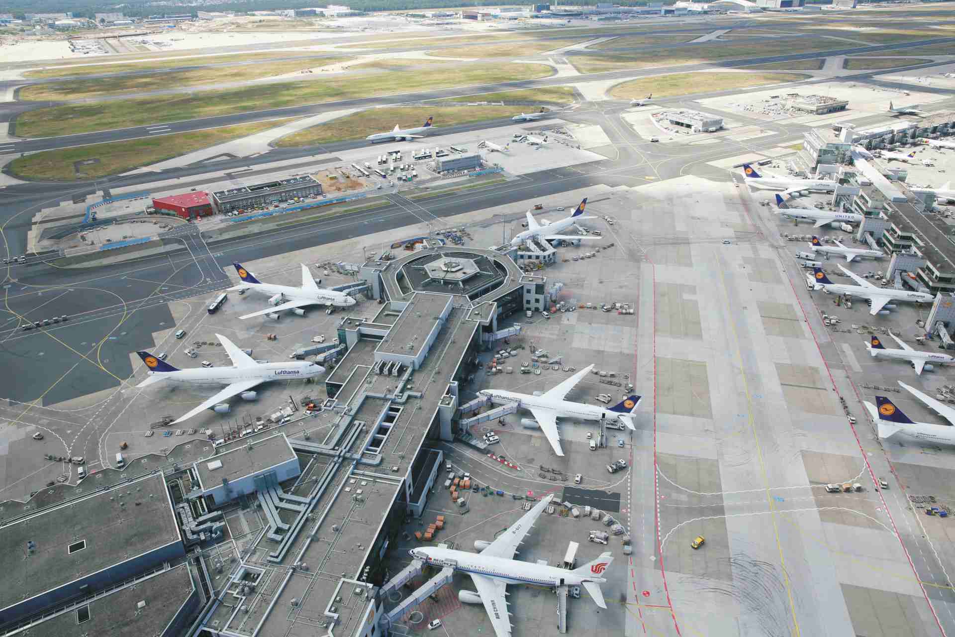 Flughafen Frankfurt A und B Finger aus der Vogelperspektive