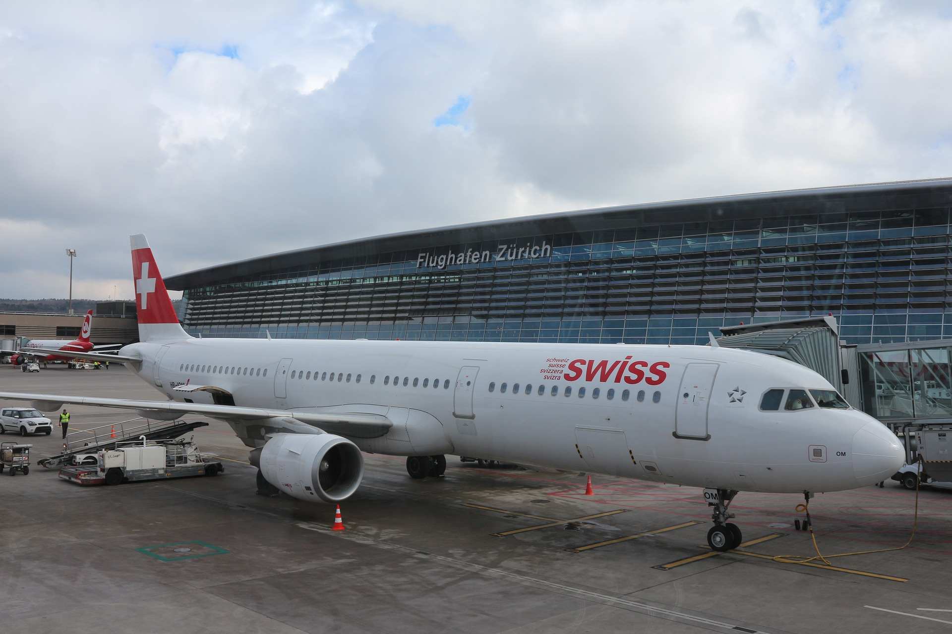 Flughafen Zürich Swiss Flugzeug auf dem Vorfeld