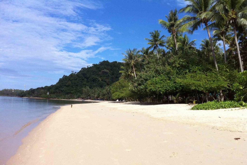 Strand auf Koh Chang in Thailand