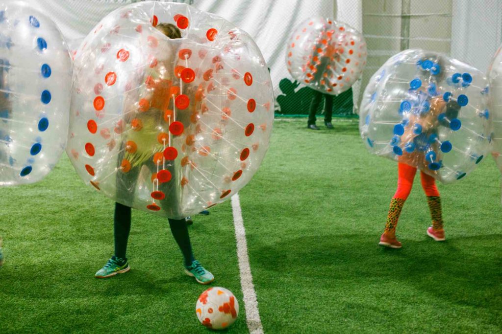 Bubble Soccer-Spieler in Pfronten