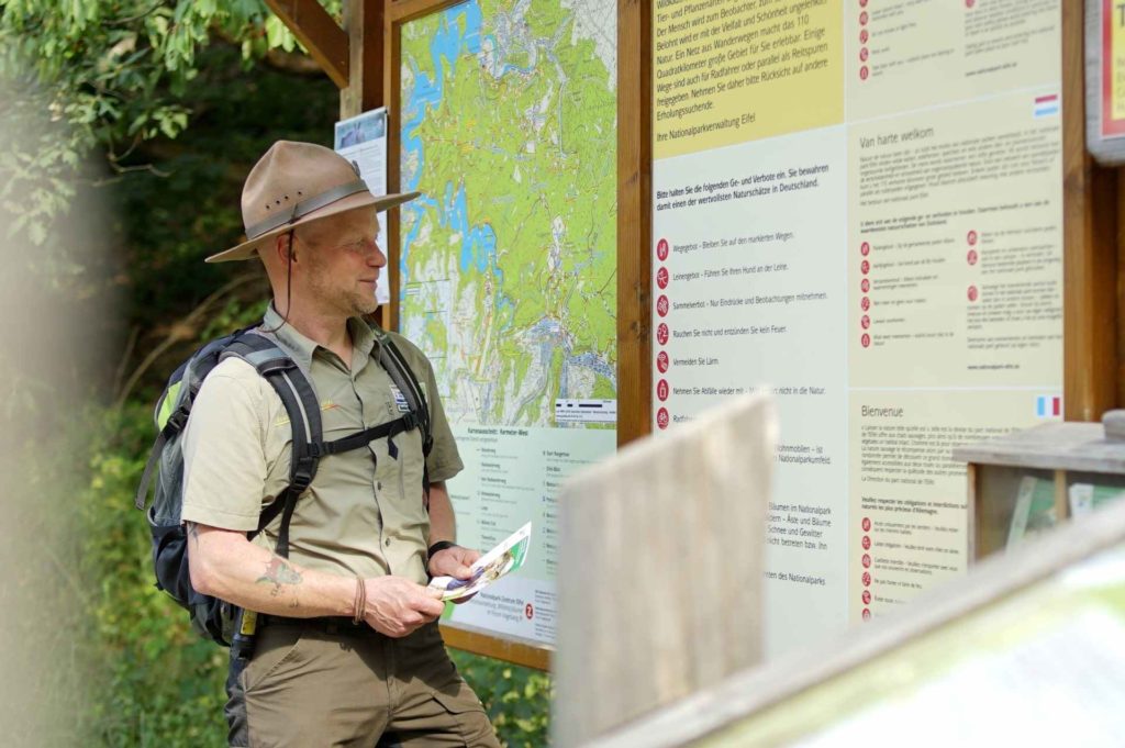 Eingangstafel im Nationalpark Eifel