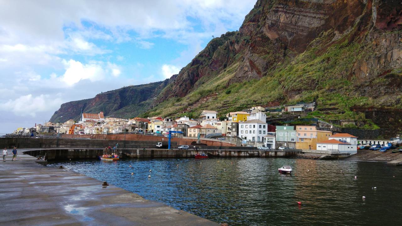 Hafenbecken von Paul do Mar auf Madeira