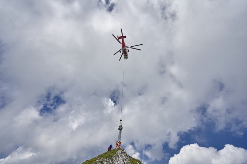 Hubschraubertransport Gipfelkreuz Seekarlspitze
