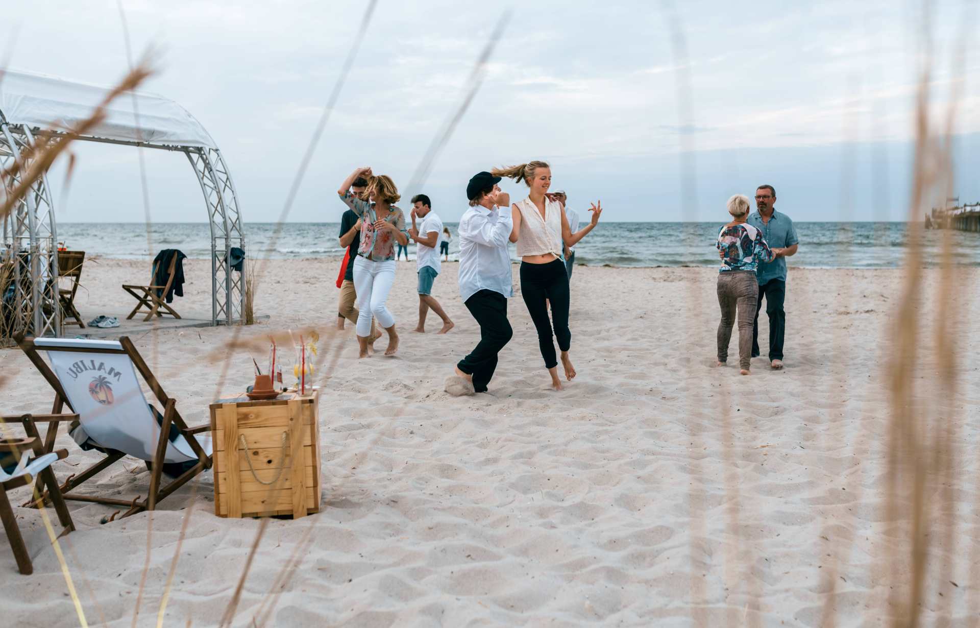 Samba tanzen am Strand der Ostsee Lounge Boltenhagen