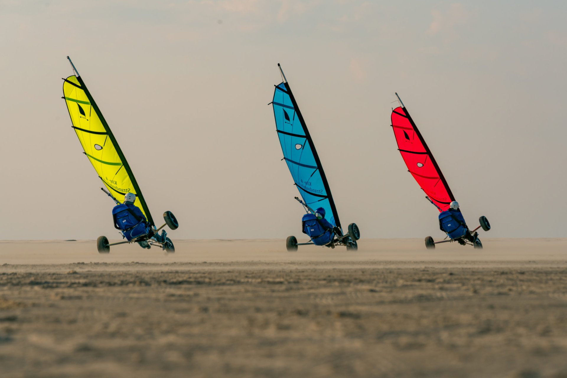 Strandsegler auf Borkum im Wettrennen