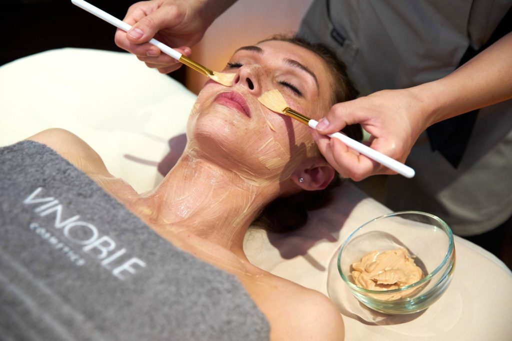 Entspannung pur beim Face Treatment von Vinoble Cosmetics