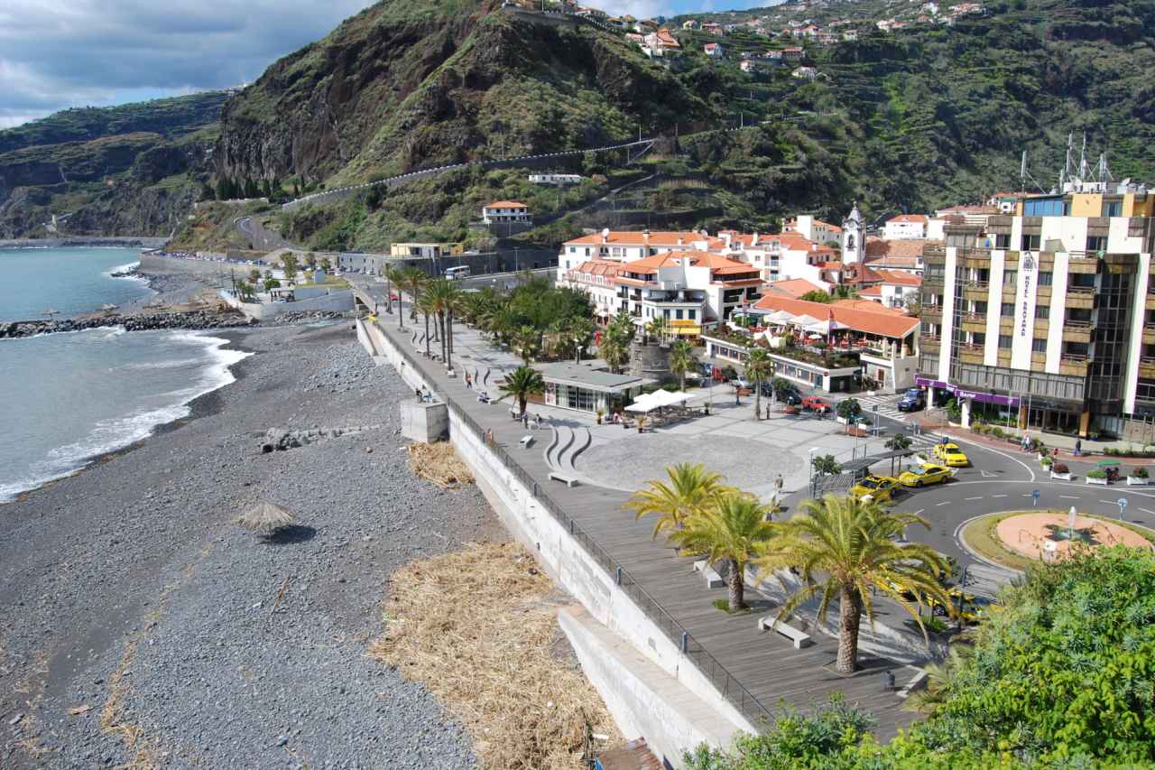 Ribeira Brava Strand und Promenade