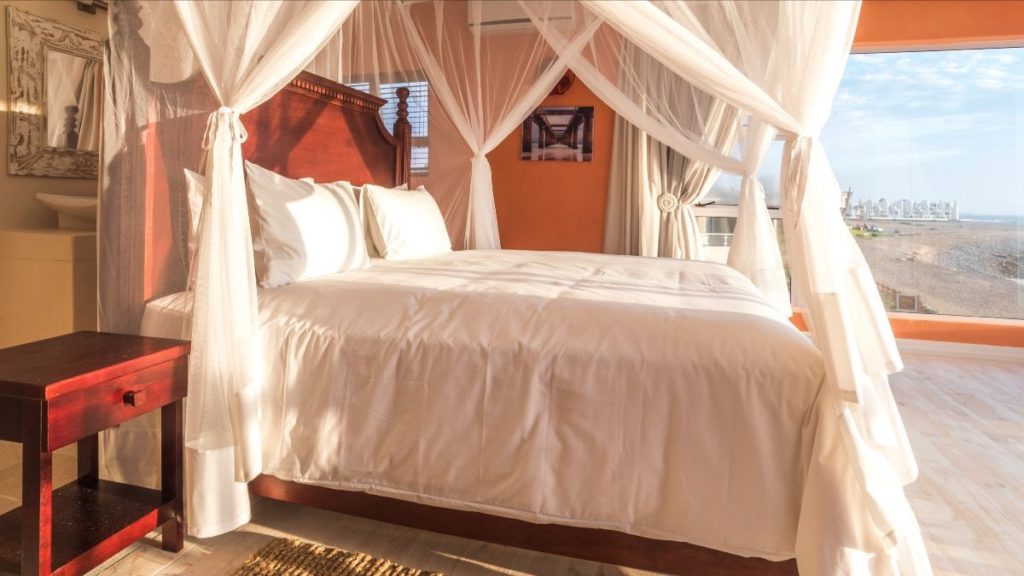 Schlafzimmer mit Meerblick in der Villa Maji in Swakopmund