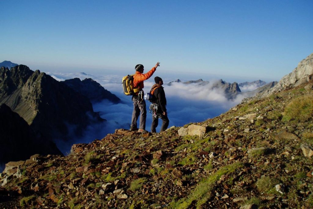 Wanderer im Vignemale Massiv in den Pyrenäen