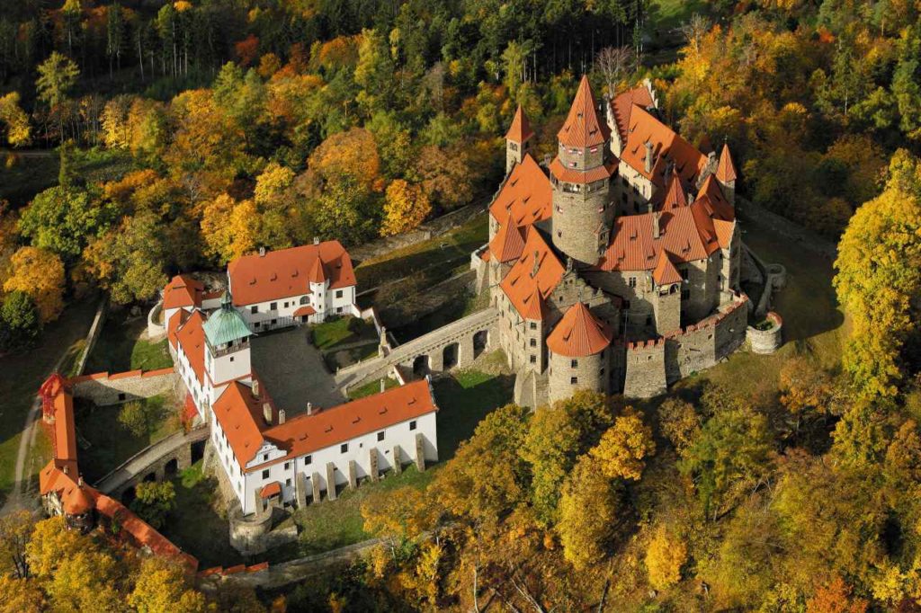 Burg Bouzov im Herzen von Mähren