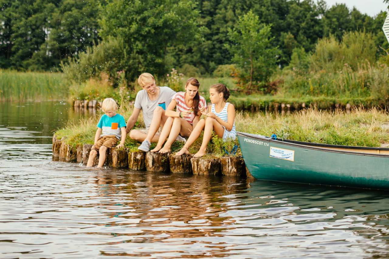 Kanutour mit Familie an der Mecklenburgischen Seenplatte