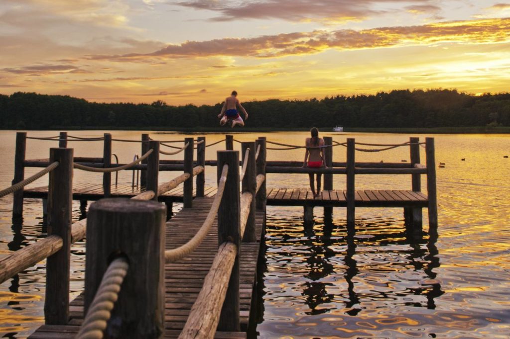 Sprung ins kühle Nass an der Mecklenburgischen Seenplatte