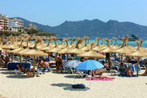 Strand von Cala Millor im Sommer