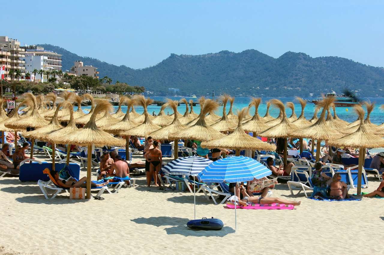 Strand von Cala Millor im Sommer