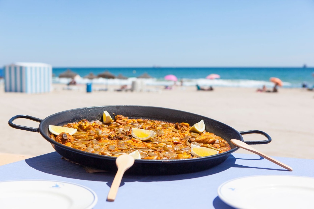 Paellapfanne am Strand von Valencia