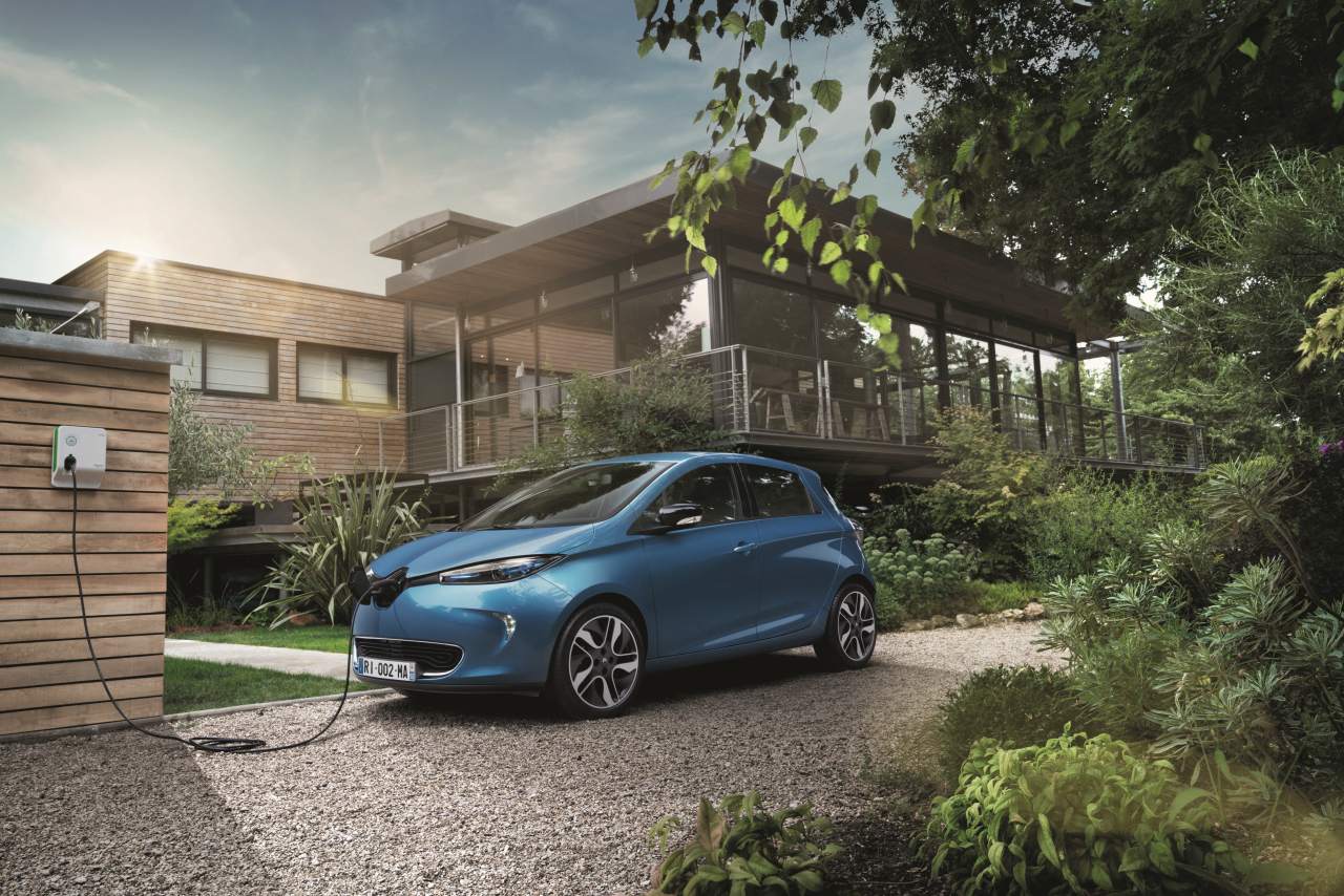 Elektroauto Renault ZOE wird aufgeladen