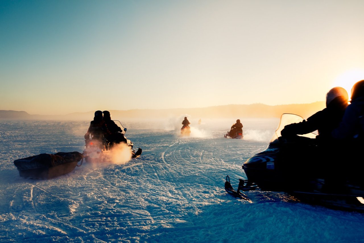 Mit dem Snowmobil über den Lake Superior