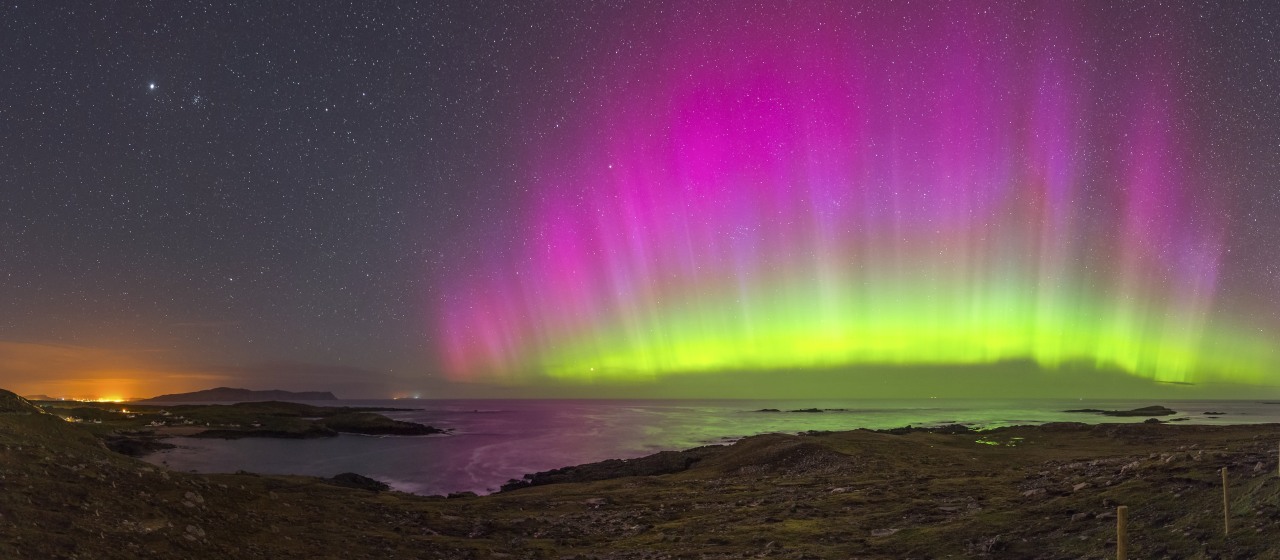 Polarlicht über dem Dooey Beach in Irland