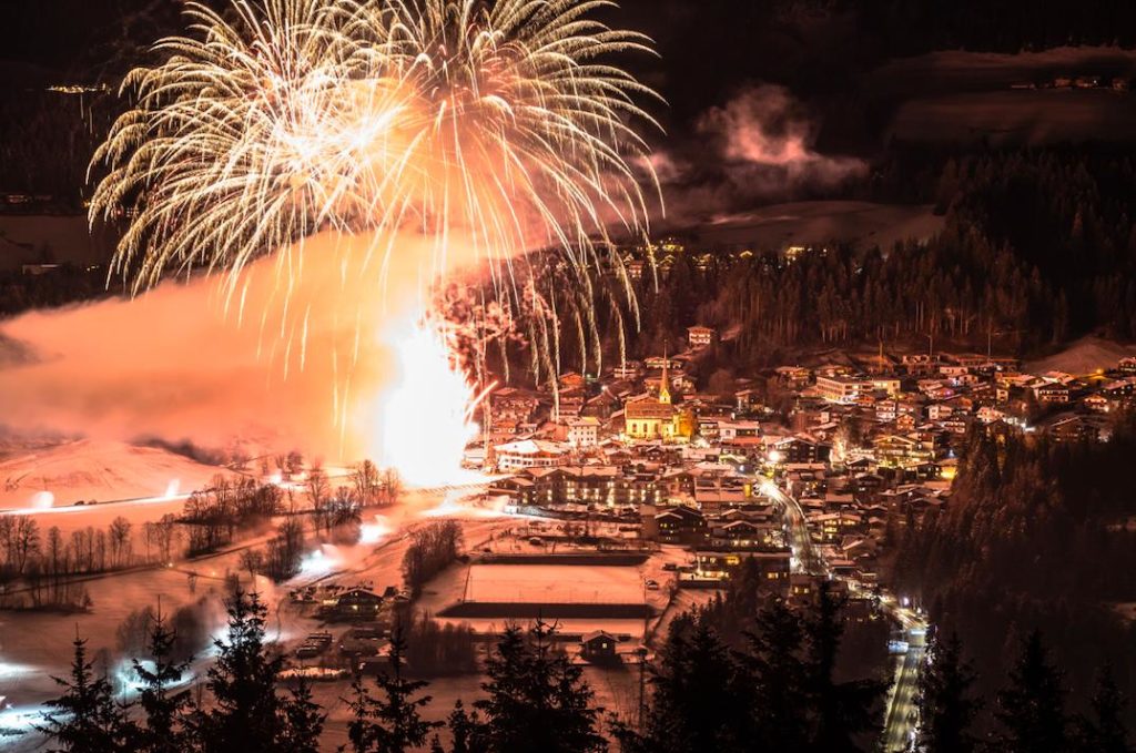 Winter-Feuerwerk am Wilden Kaiser