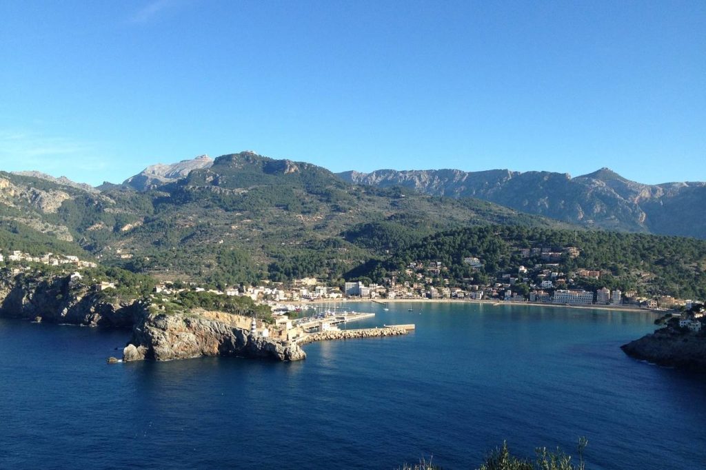 Bucht von Port de Sóller von der Meerseite