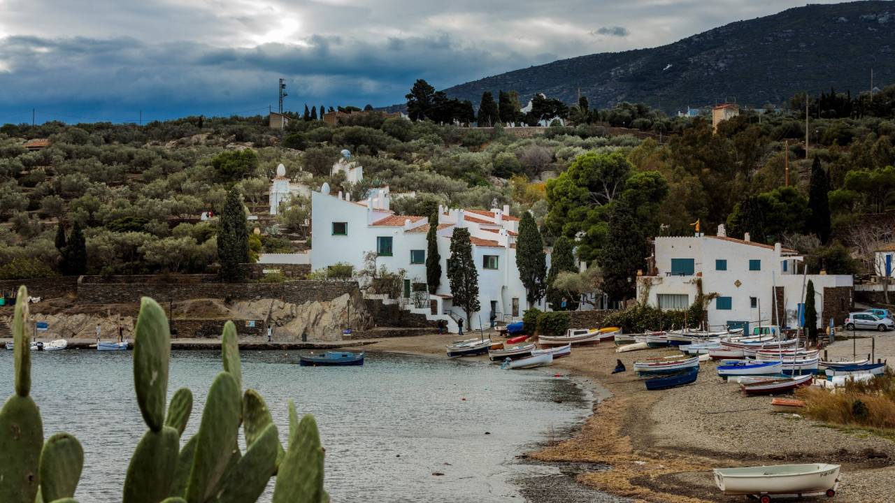 Bucht von Portlligat mit dem Wohnhaus von Salvador Dalí