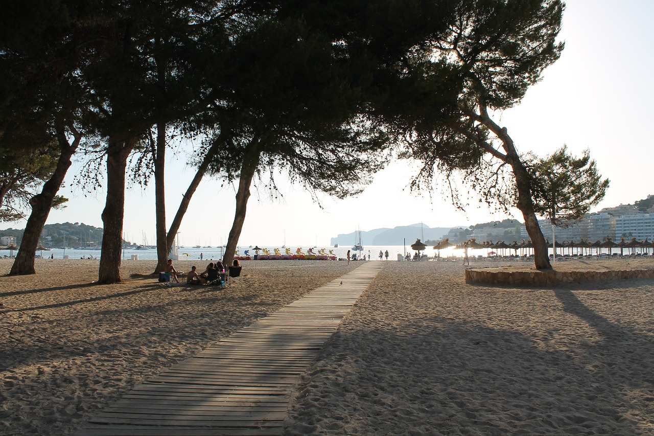 Strand von Santa Ponsa bei Sonnenuntergang