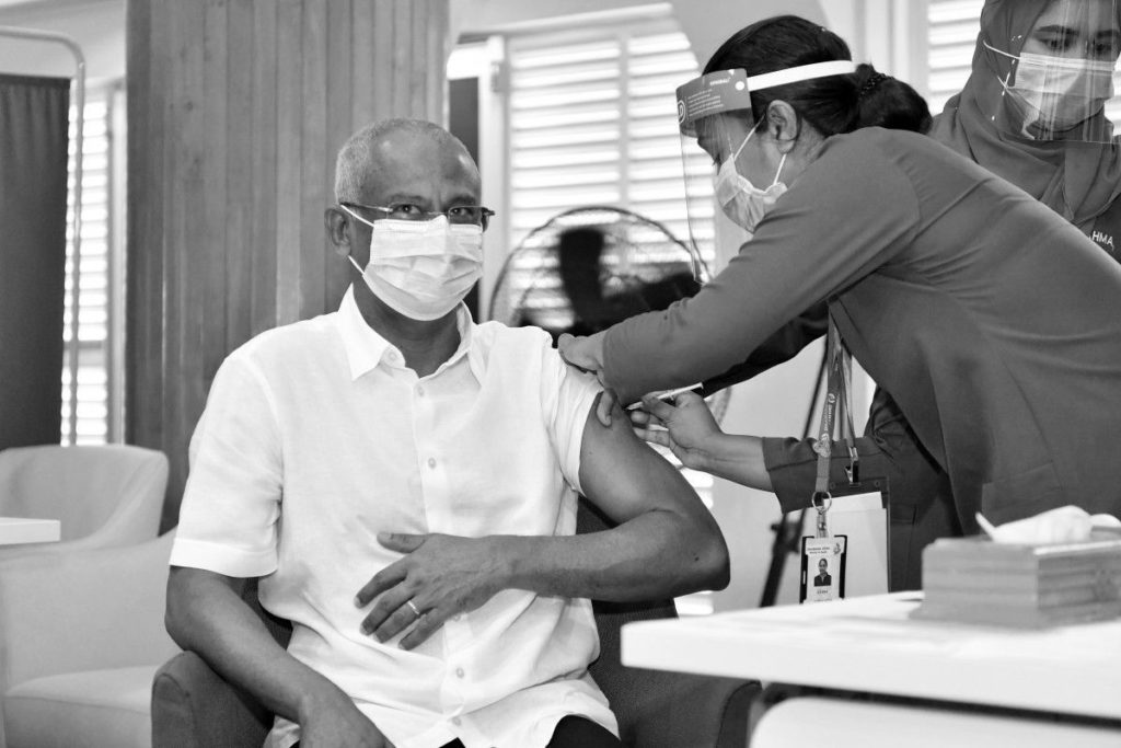 COVID-19-Impfstart auf den Malediven