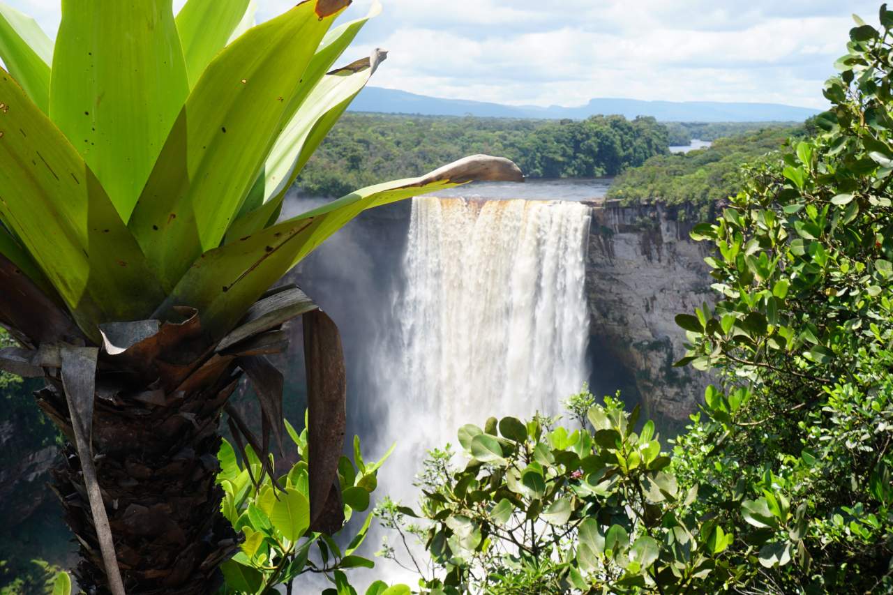 Die Kaieteur Falls - spektakulärster Wasserfall in Guyana