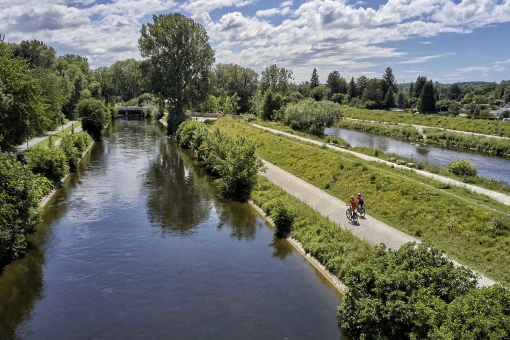 Mit dem Fahrrad entlang der Wertach bei Augsburg