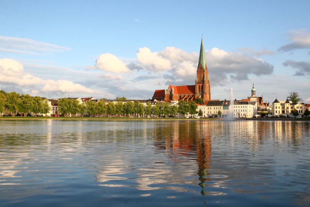 Schweriner Dom mit dem höchsten Kirchturm im Osten Deutschlands