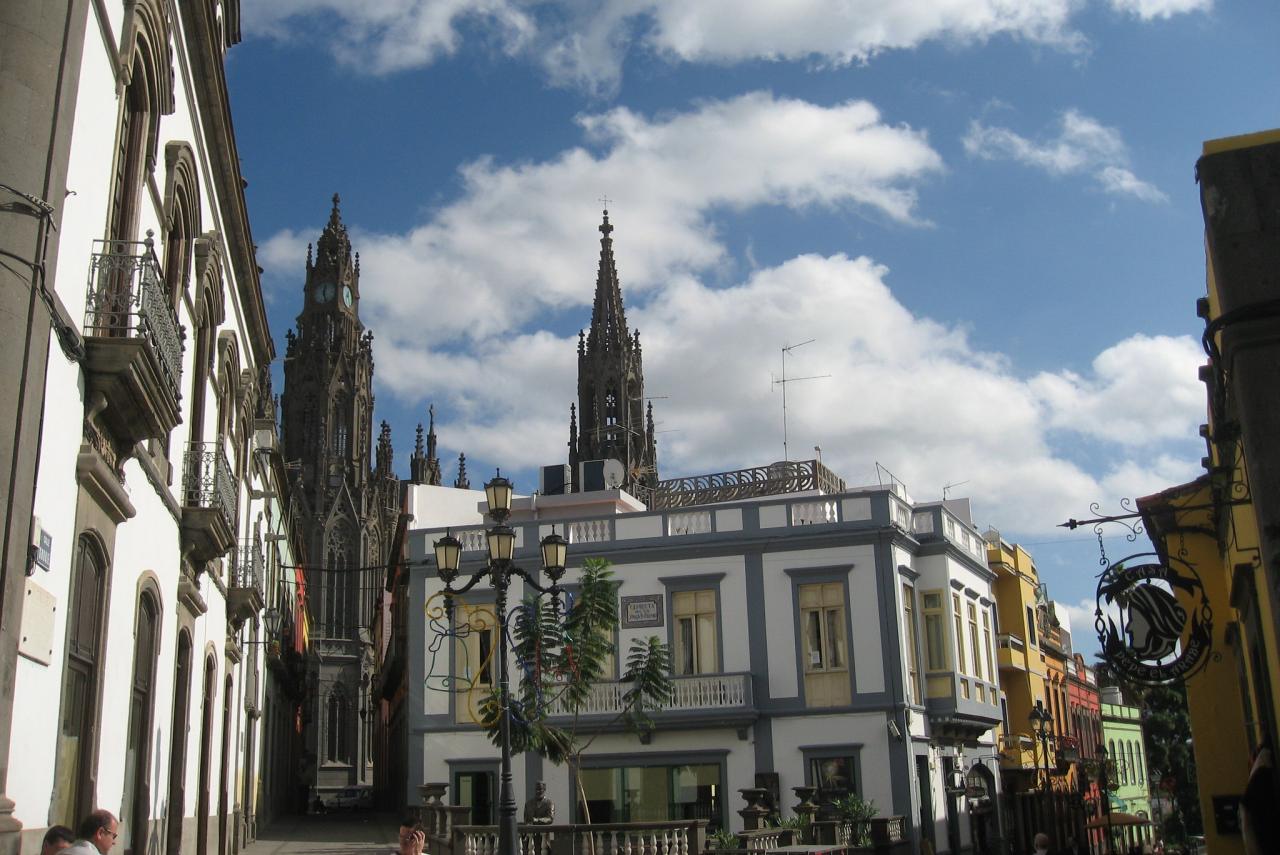 Stadtzentrum von Arucas mit dem Dom