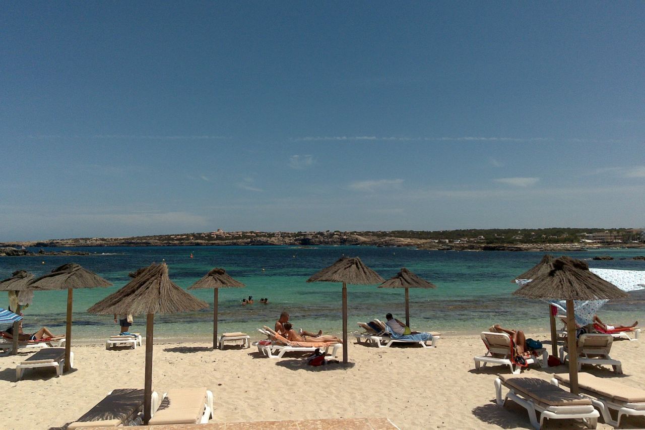 Strand Es Pujols Formentera