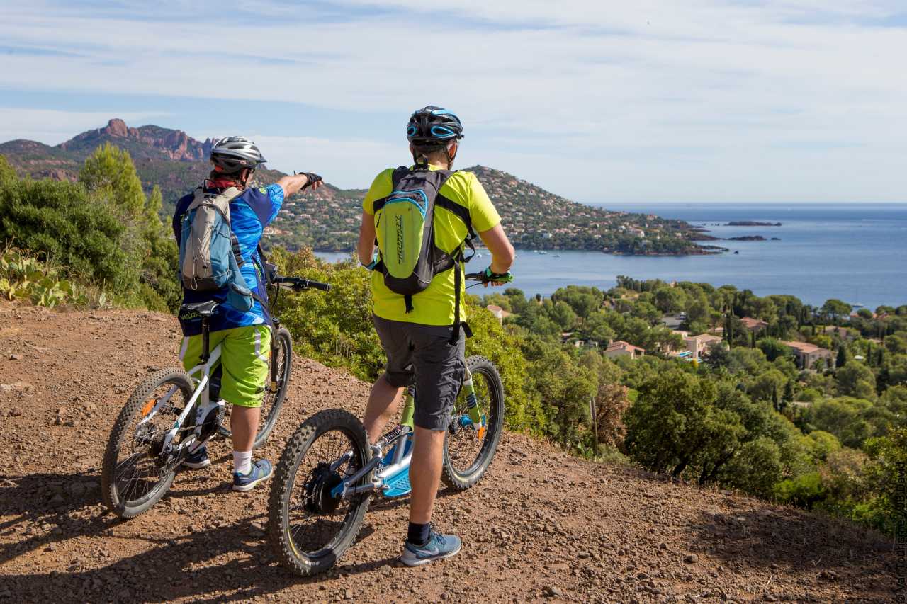 Radeln im Esterel-Gebirge im Departement Var