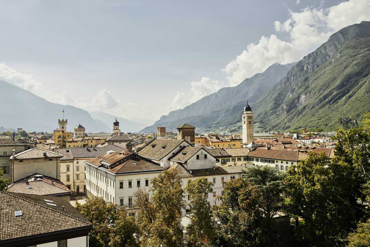 Trento Panorama umgeben von Bergen