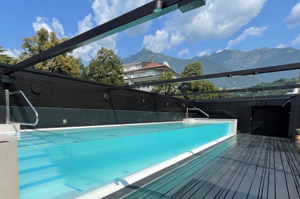 Rooftop-Whirlpool Therme Meran