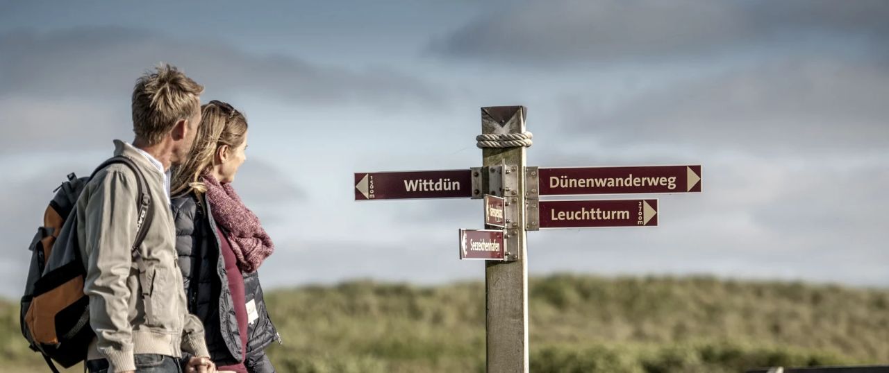 Wanderwegweiser auf Amrum