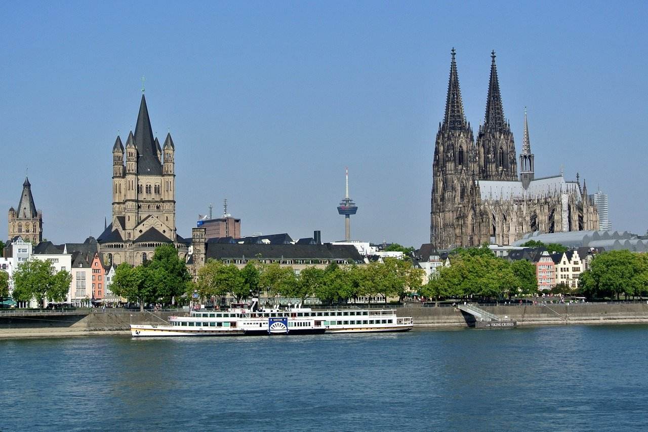 Köln mit Rhein und Kölner Dom