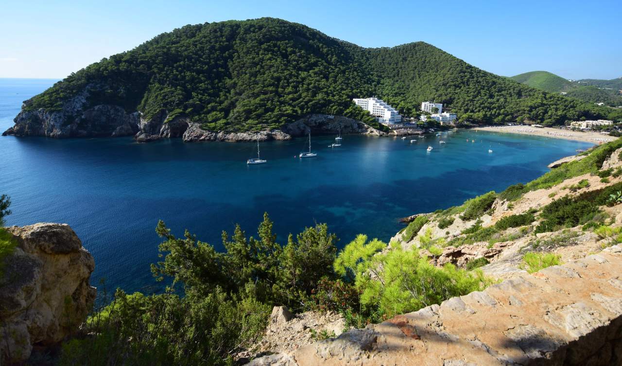 Cala Llonga Bucht und Strand