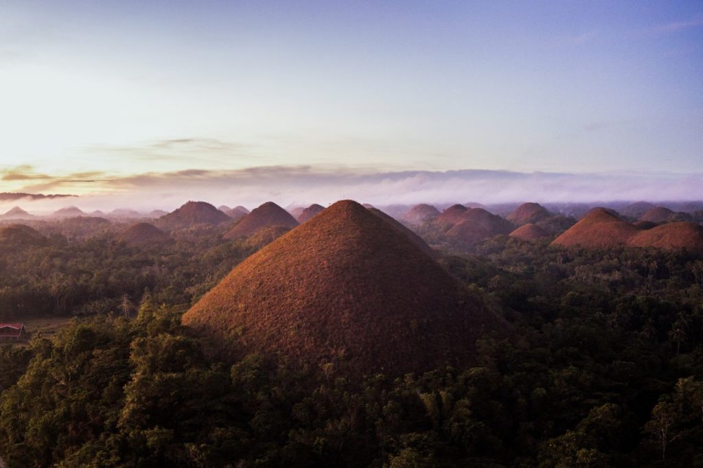 Chocolate Hills im Morgengrauen