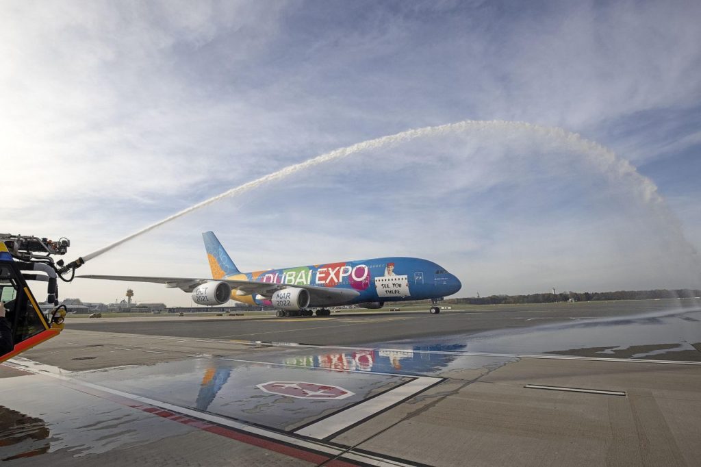 Emirates A380 Expo-Sonderlackierung mit Fontäne