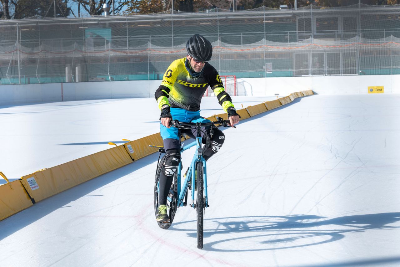 Fahrradwinterreifen im Test auf Eis